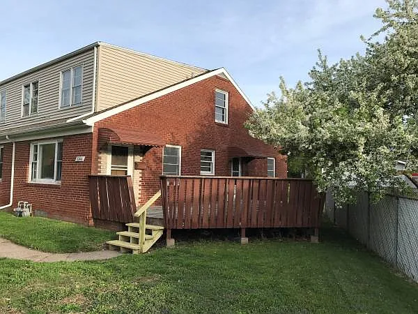 2 bed, 1300 sqft, $875 — Photo 2