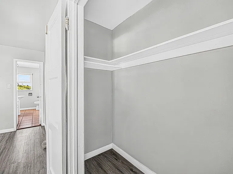 445 W 15th St — Photo 32