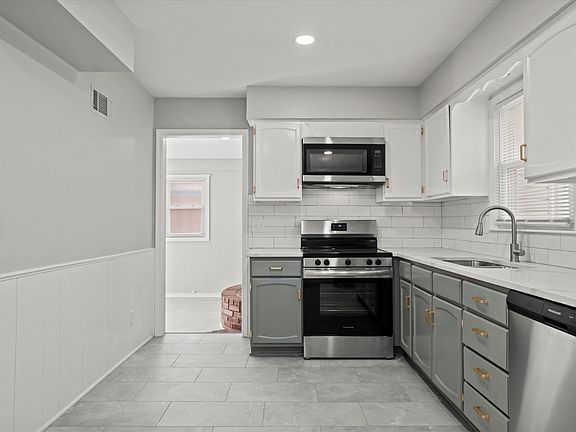 4th image of 302 SW Glendana Dr