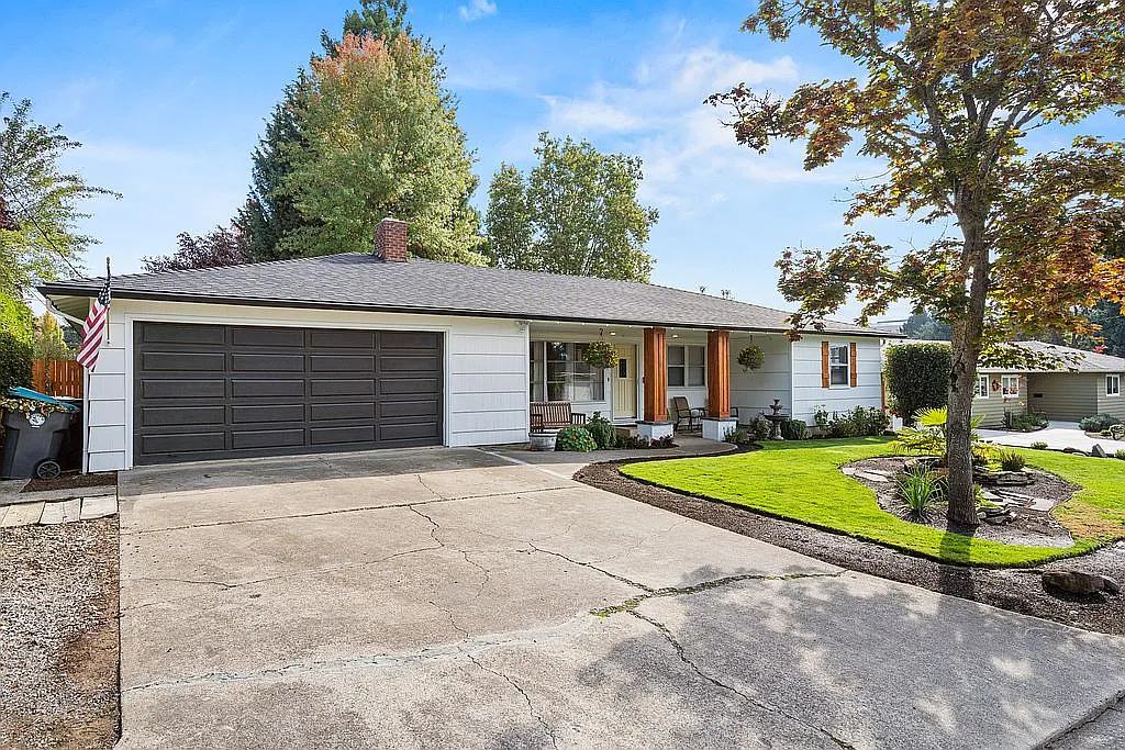 349 Sutter Ave photo 1