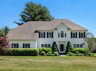 8 Devonshire Ct, Avon, CT 06001