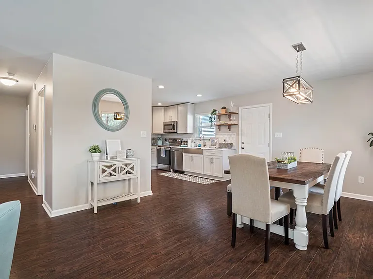 422 Katonah Ave — Photo 4
