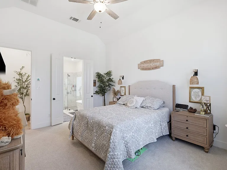 1528 Sandhill Ln — Photo 15