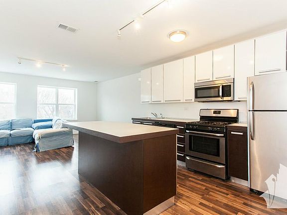 2nd image of 1548 W Glenlake Ave #3D