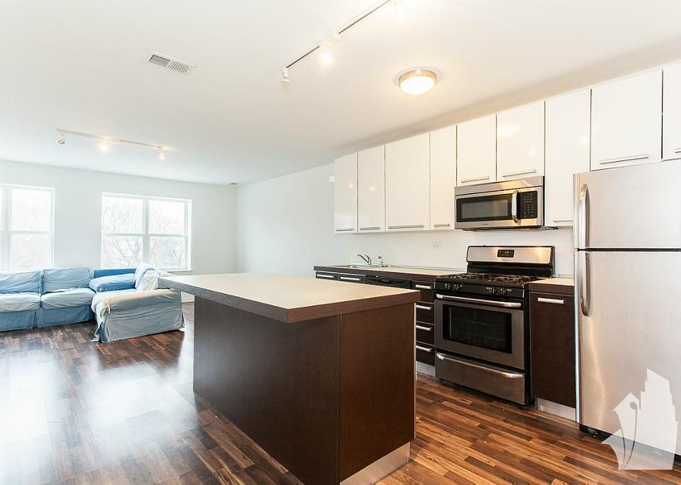 1st image of 1545 W Glenlake Ave #3D