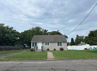 14 Market St, Centereach, NY 11720