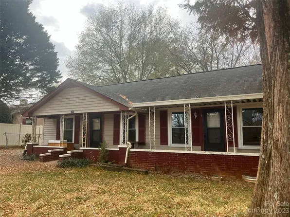 2949 N Lookout St, Claremont, NC 28610