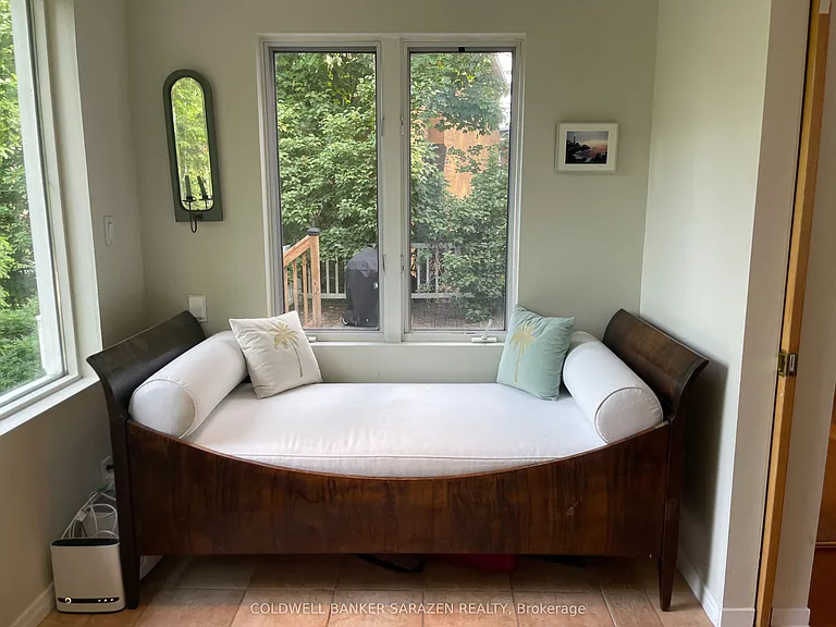 448 Green Ave — Photo 10