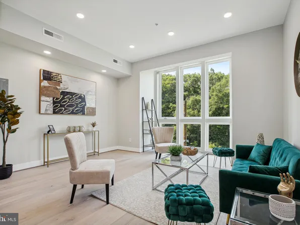 2213 M St NE #11, Washington, DC 20002