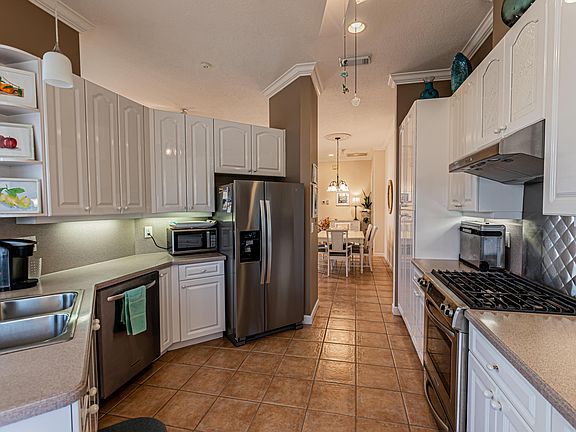 5th image of 425 SW Horseshoe Bay