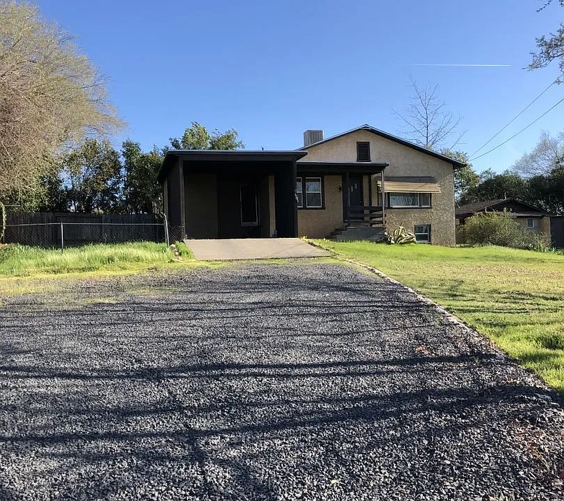 8 Acacia Ave