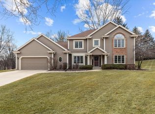 2906 Skyline Ct, Waukesha, WI 53188