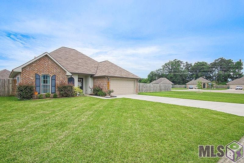 1st image of 28922 Willow Lake Dr