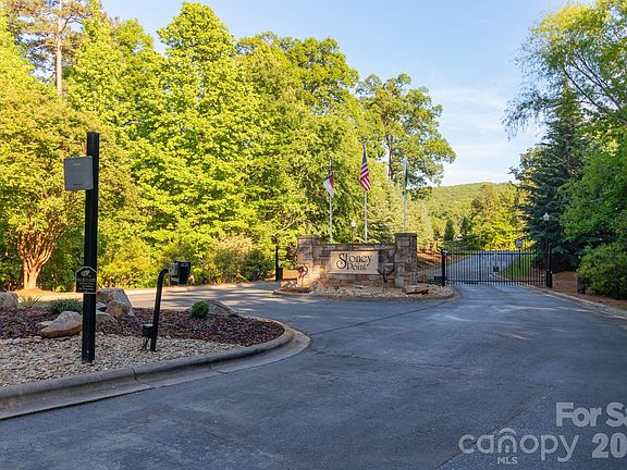 5th image of 345 Emerald Isle Ct