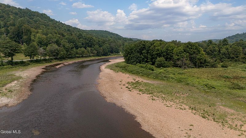 3rd image of 269 River Road