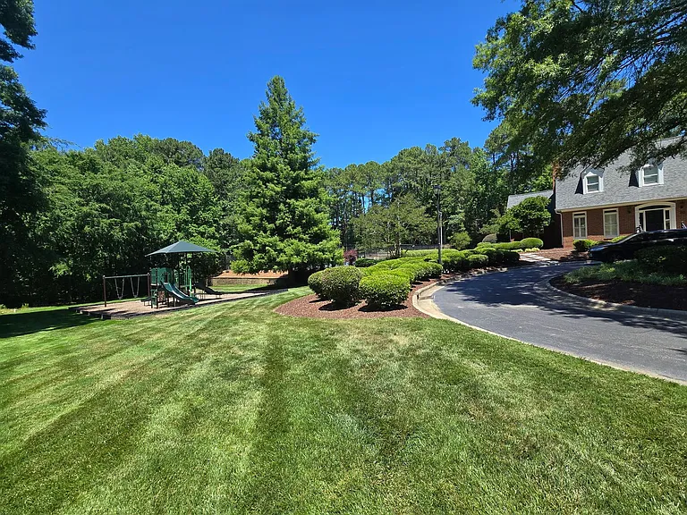 102 Eyemouth Ct — Photo 38