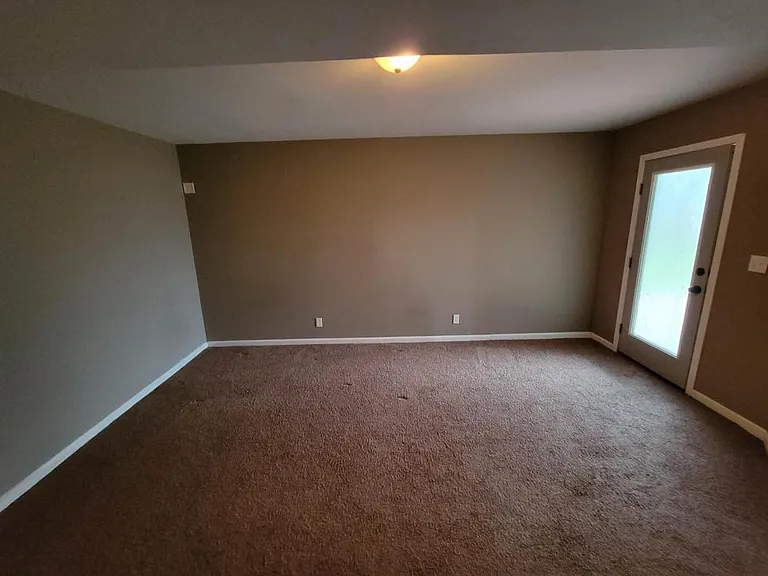 2208 Thistle Cir — Photo 12