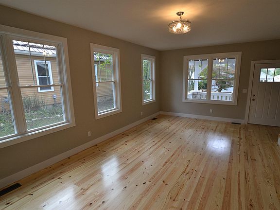 2nd image of 1313 S Lincoln St