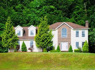 44 Nicesca Dr, East Haven, CT 06513