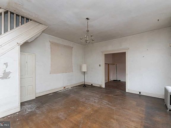 3rd image of 2137 E Cumberland St