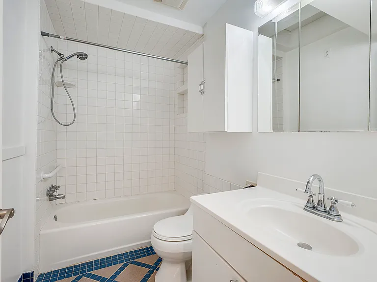 200 Highlands St — Photo 23