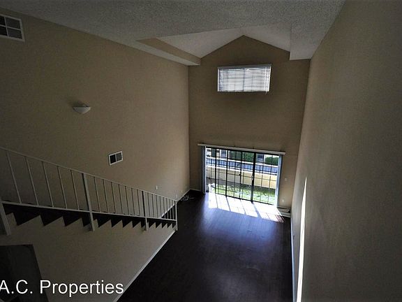 4th image of 11594 Moorpark St APT 203