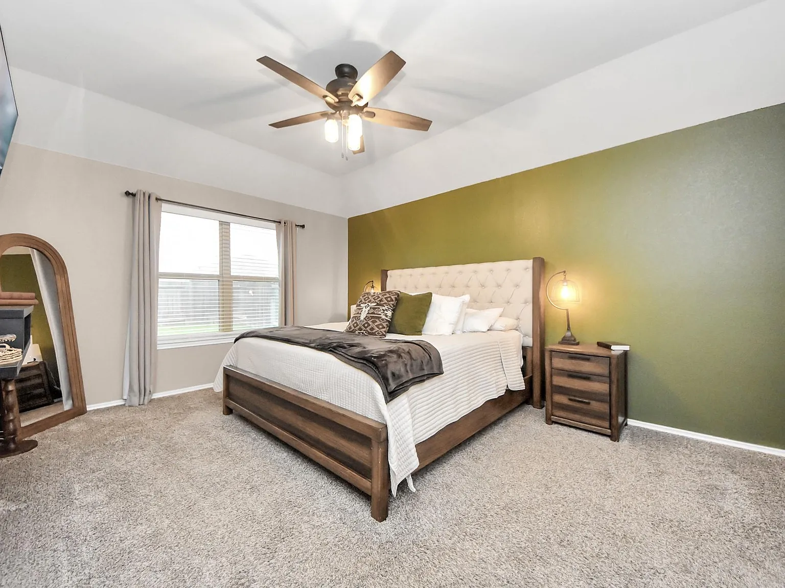3 bed, 1522 sqft, $2,100 — Photo 2