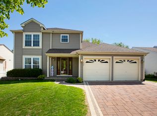 17 Buchanan Ln, Streamwood, IL 60107