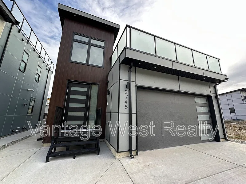 3 bed, 2.5 bath, $3,200 — Photo 2