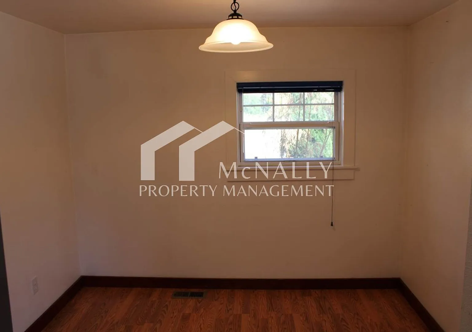 Spacious 3 Bedroom Home in the Heart of Gig Harbor — Photo 4