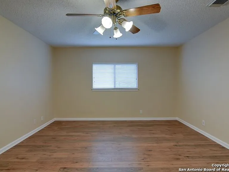 9203 Chinon — Photo 16