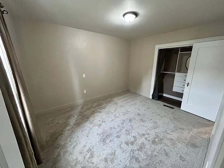 817 Grover St — Photo 7