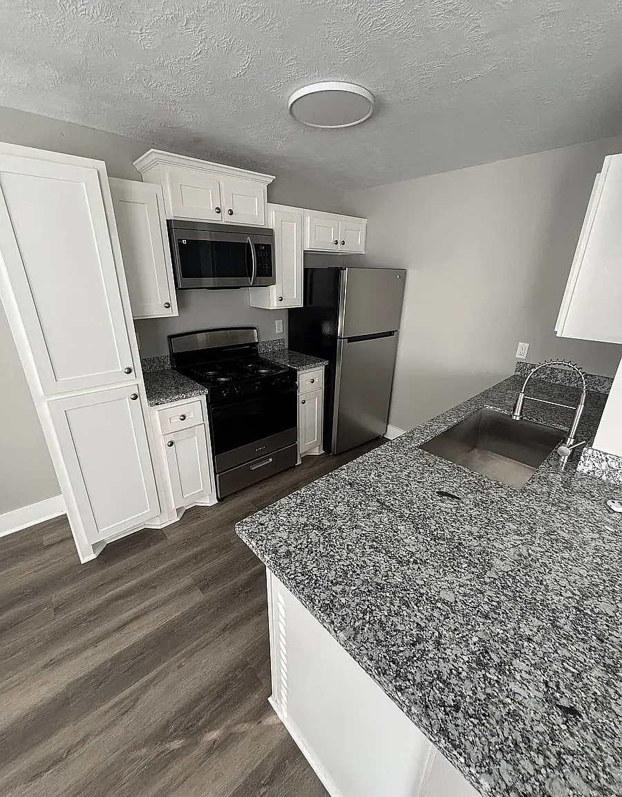 Avondale Apartments — Photo 1