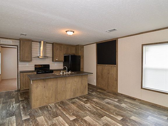 3rd image of 127 Teresa Ave