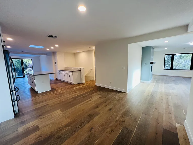 2620 Marin Ave — Photo 4