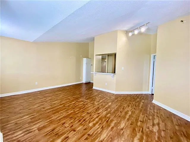 2 bed, 2.0 bath, 1020 sqft, $1,200 — Photo 4