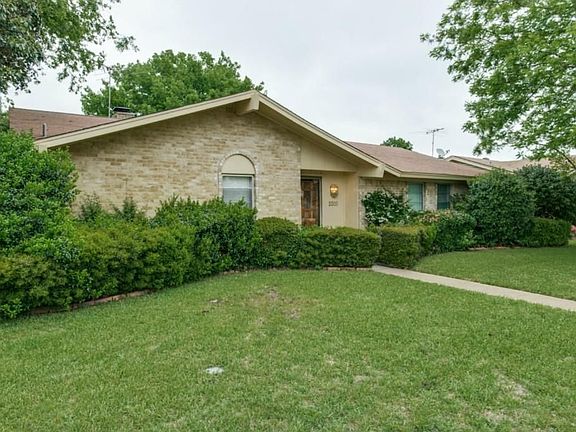 2nd image of 2205 Village Green Dr