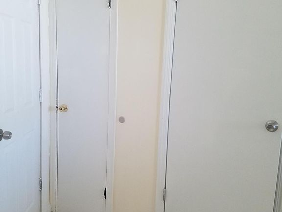 3rd image of 235 Graves St Floor 1