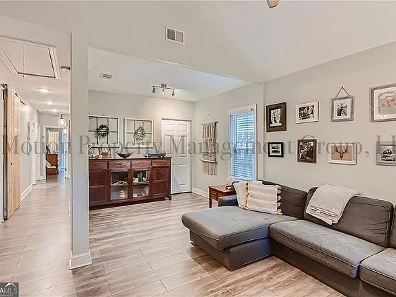 5th image of 784 Hillmont Ave