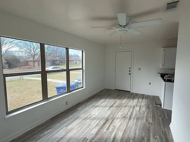 402 Hill St — Photo 8