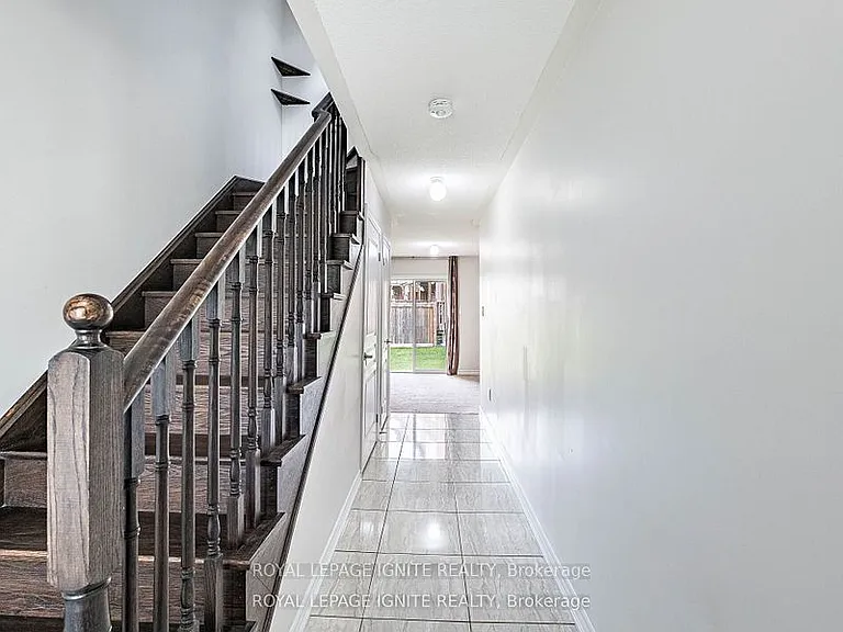 37 Aspen Hills Rd — Photo 29