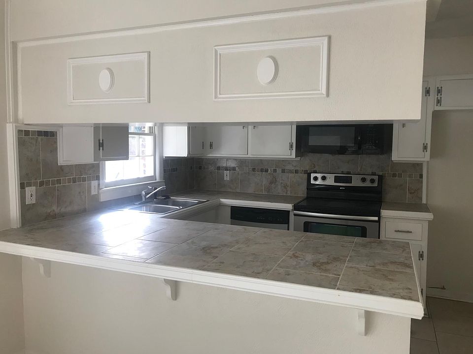 2nd image of 12408 Largo Dr