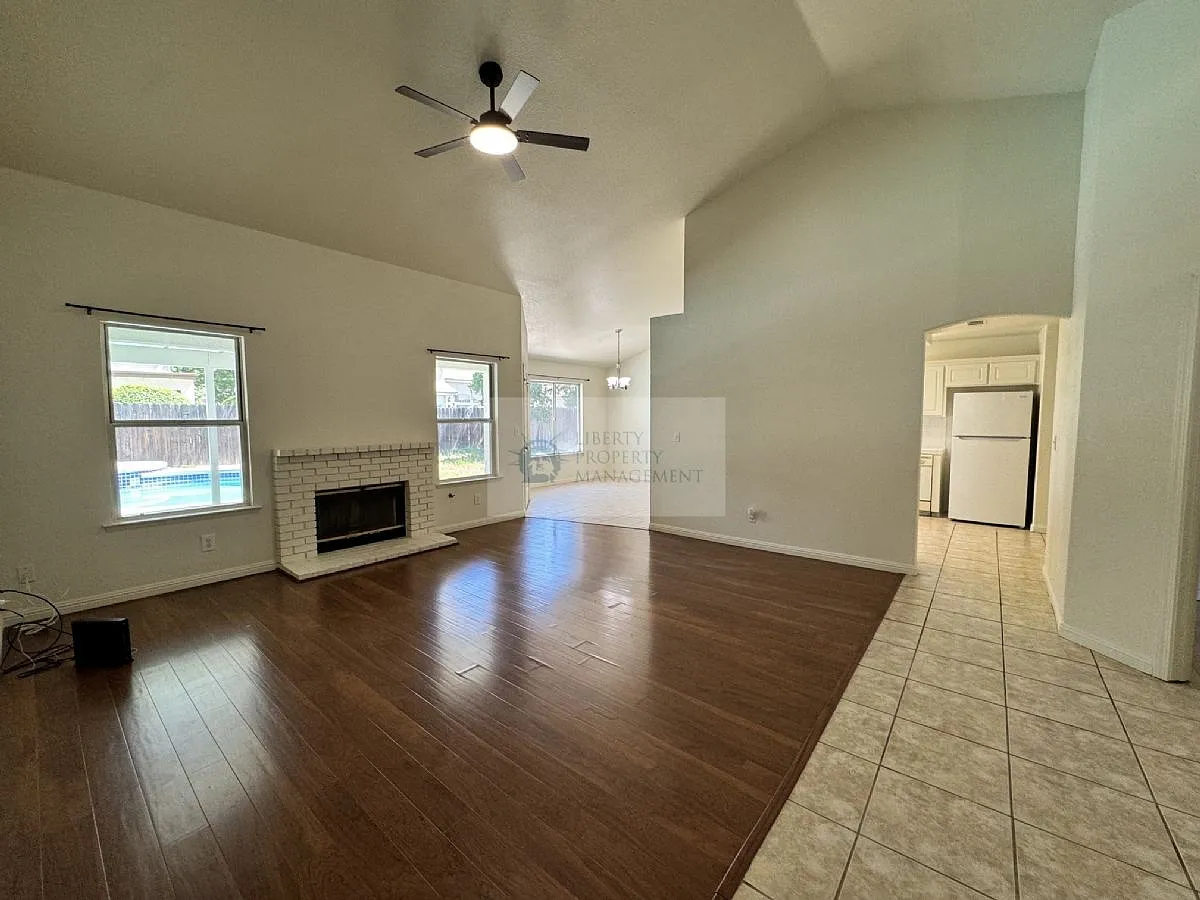 4 bed, 1767 sqft, $3,195 — Photo 4