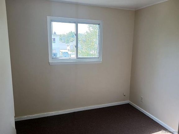 5th image of 32057 Cheboygan Ct