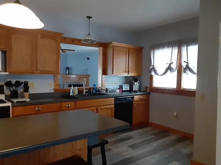 715 W Blodgett St — Photo 3