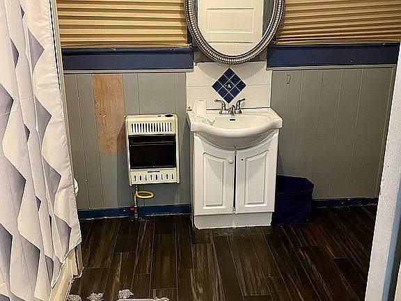 Guest Bathroom Downstairs 