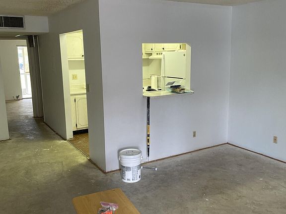 4th image of 600 Village Green Court #121