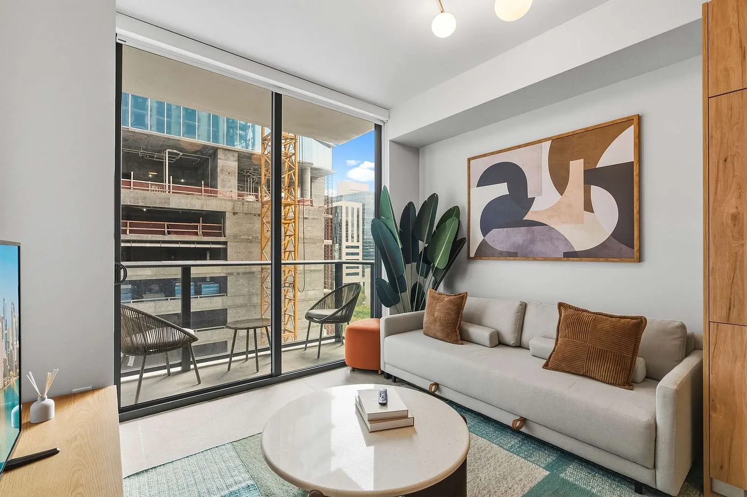 1 bed, 1.0 bath, 592 sqft, $2,241 — Photo 1