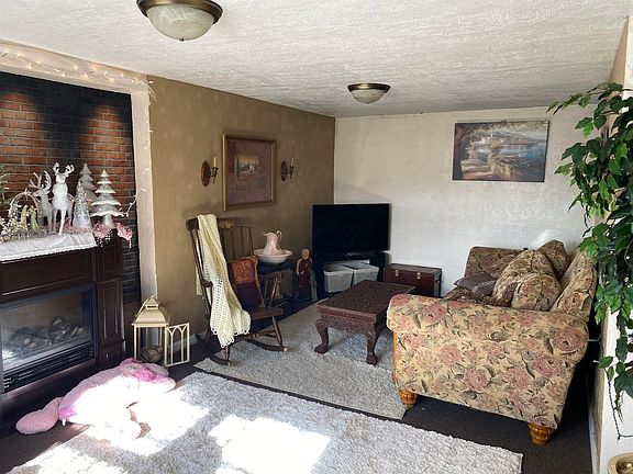 3rd image of 602 Clay St