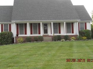 890 Countrywood Dr, Adams, TN 37010